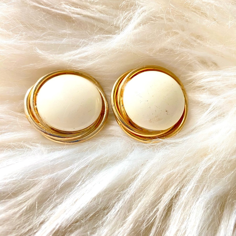 Coro Elegant Gold and Cream Earrings